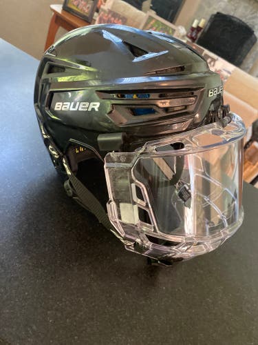Used Medium Bauer Re-Akt 150 Helmet