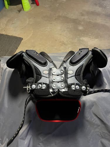 Tag 844 Shoulder pads youth medium