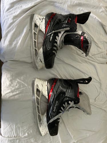 Used Bauer Regular Width  Size 9 Vapor 2X Hockey Skates