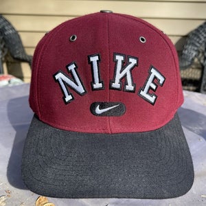 Vintage 90s Nike Arch Spellout Logo Swoosh Snapback Hat Cap Maroon White Tag