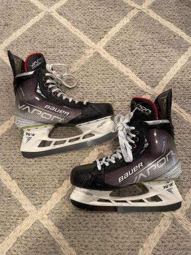 Used Bauer Size 10 Vapor Hyperlite Hockey Skates