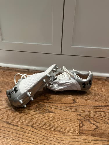 White Adult Men's New Size 8.5 (Women's 9.5) Under Armour magnetico clone Cleats