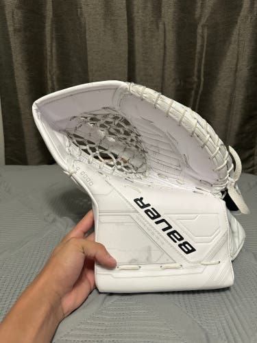 Senior Bauer Supreme Mach Catch Glove