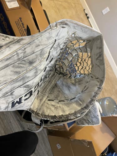 Used Regular  EFLEX 5.9 Glove And Blocker Set