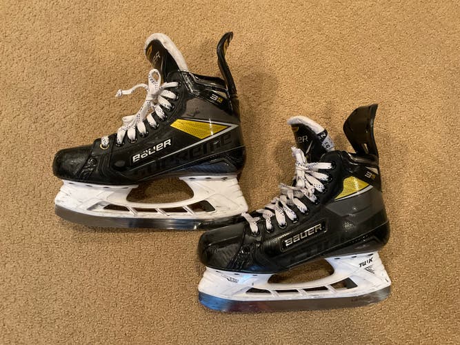 Intermediate Used Bauer Supreme 3S Pro Hockey Skates Regular Width Size 5.5