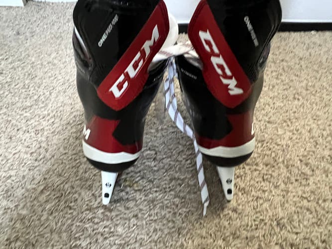 CCM Regular Width Size 5.5 JetSpeed FT475 Hockey Skates