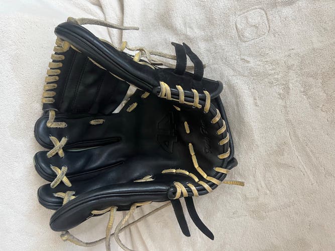 2022 Pitcher's 11.5" Signiture Series Baseball Glove