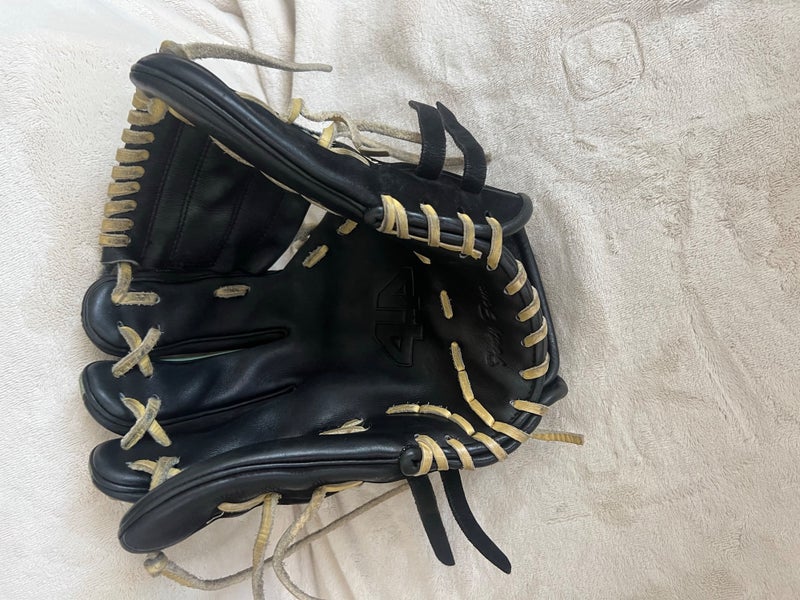 2022 Pitcher's 11.5" Signiture Series Baseball Glove