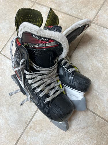 Intermediate Bauer Regular Width  Size 7 Vapor X2.9 Hockey Skates