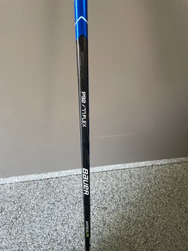 Senior Right Handed P92  77 Flex Vapor Hyperlite Hockey Stick