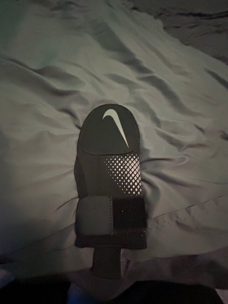 New Nike sliding mitt