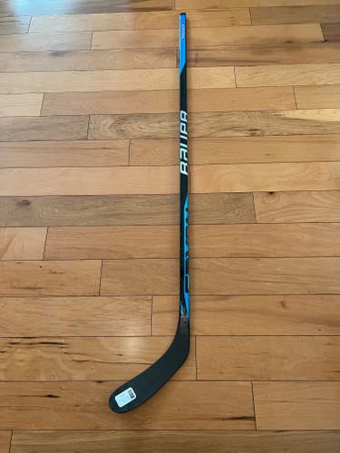 New Bauer Sync Hockey Stick P28/87 Flex/Right Handed