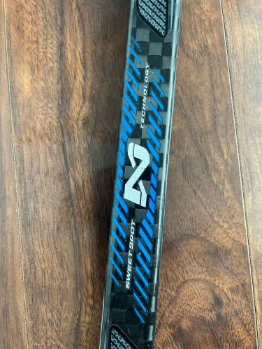 Senior Right Handed P88 87 Flex Team Nexus Hockey Stick