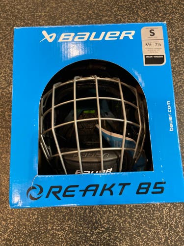 New Small Bauer Re-Akt 85 Helmet