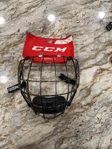 CCM resistance 300 hockey cage