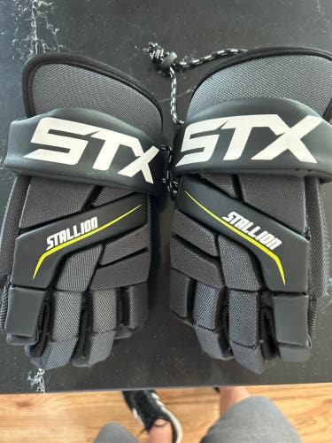Used Player's STX 8" Stallion 200 Lacrosse Gloves