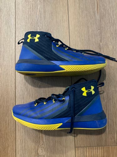 Under Armour 5Y Basketball Shoes