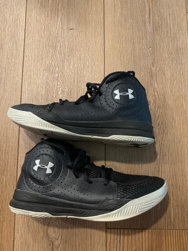 Under Armour 7Y Basketball shoes
