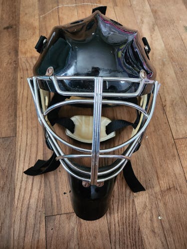 Senior Used Van Velden II Goalie Mask