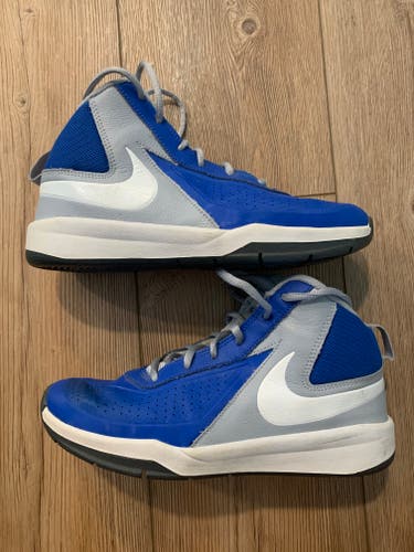 Blue Youth Used Unisex 6Y Nike Basketball Shoes