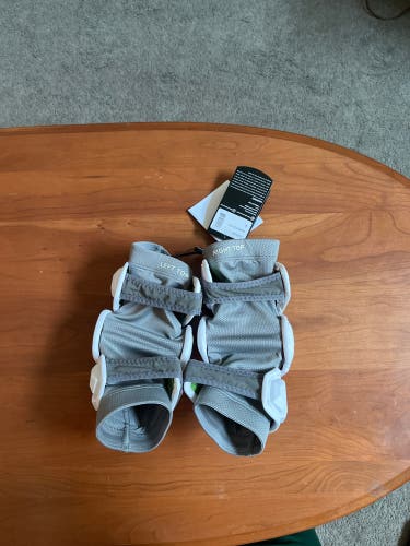 Maverick max arm pad 2025- white