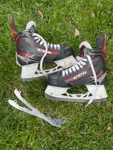 CCM FT390 Jetspeed Skates Size 4 with 2 sets of steel.