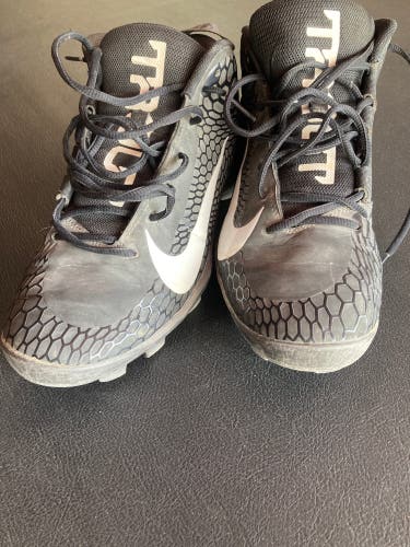 Black Men's Molded Cleats Low Top Trout