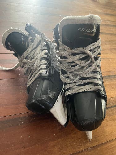 Senior Bauer Regular Width Size 8 Supreme S27 Hockey Goalie Skates