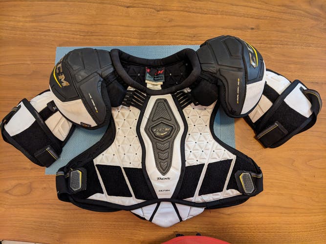 Senior Small CCM Ultra Tacks Shoulder Pads