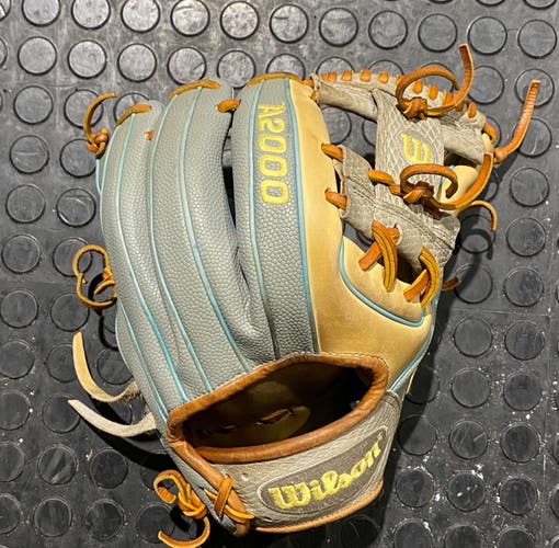 Barely used Infield 11.5" A2000 Baseball Glove