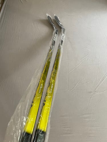 *Two Pack* of New Senior Bauer Left Hand Vapor Hyperlite Hockey Stick P28