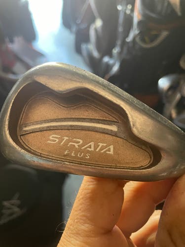 Golf Club Strata Plus Iron 6  In right  handed Graphite