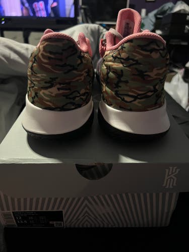 Men's Size 12 (Women's 13) Nike Kyrie 5 Shoes Basketball