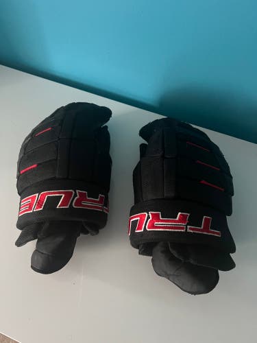 True Hockey Gloves