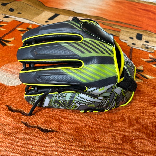 The new limited edition 2022 REV1X is here! The 11.75 inch glove features a  unique design and a special Francisco Lindor branding. Shop for…