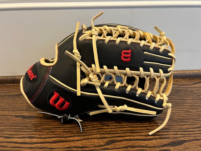 New Wilson A2000 Baseball Glove 12.75” RHT