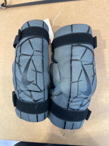 Used Youth Medium Nike Vapor LT Arm Pads