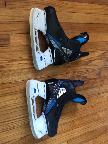 Intermediate True Regular Width  Size 6.5 TF7 Hockey Skates