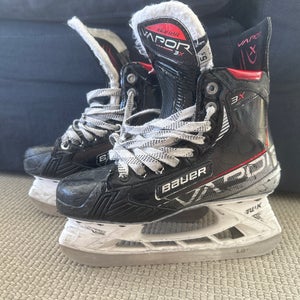 Intermediate Used Bauer Vapor 3X Hockey Skates Size 5.5