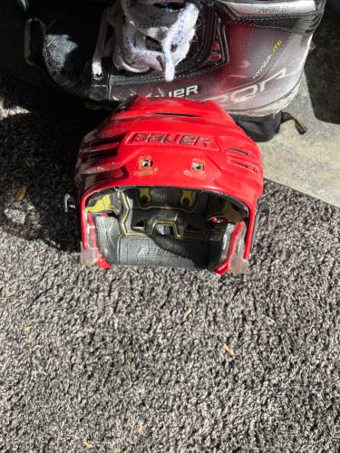 Used Medium Bauer Re-Akt 100 Helmet