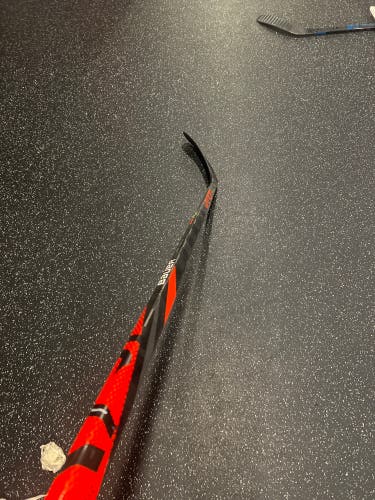 Senior Right Handed P92M  Vapor FlyLite Hockey Stick