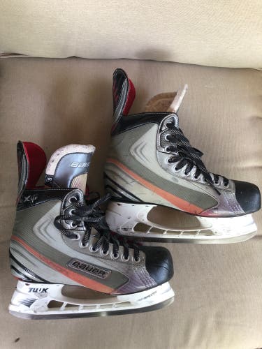 Used Bauer Extra Wide Width  Size 8.5 X4.0 Hockey Skates