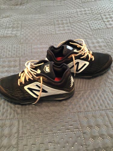 Black Used Adult Men's Size 9.5 (Women's 10.5) Metal New Balance Low Top 3000v4