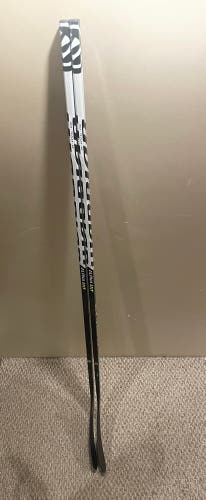 Senior Right Handed W03 Alpha LX Team Hockey Stick