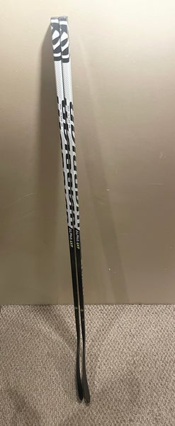 Senior Right Handed W03 Alpha LX Team Hockey Stick