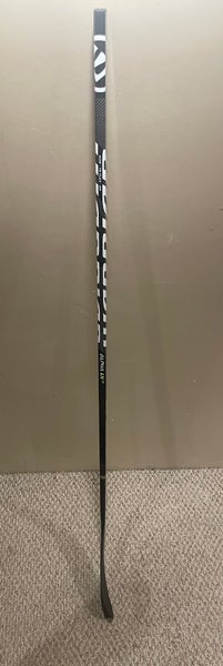 Senior Right Handed W28 Alpha LX 30 Hockey Stick