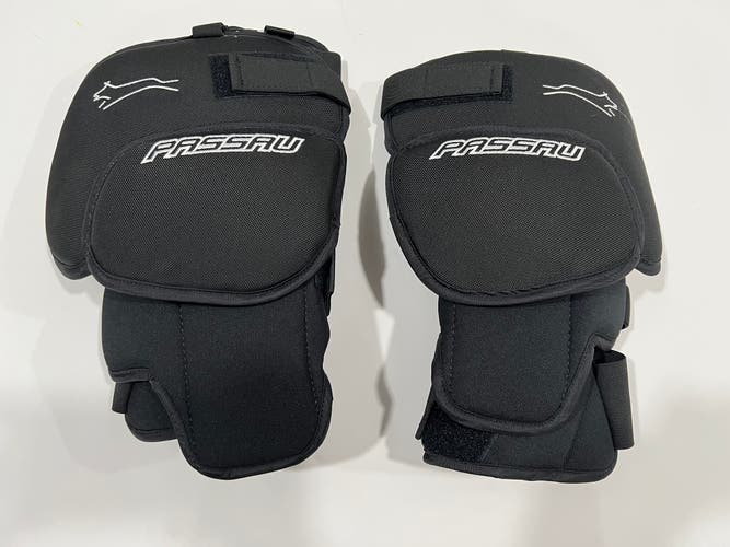 Passau Knee Pads - Size L/XL - Brand New