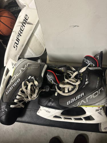 Used Bauer Regular Width Size 8.5 Vapor Hyperlite Hockey Skates