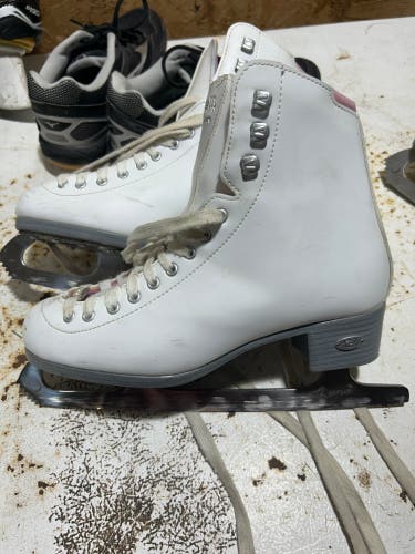 Used  Size 7 Women’s Figure Skates