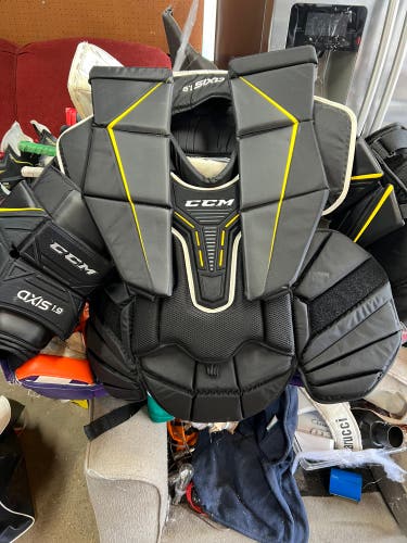 CCM Axis 1.9 Goalie Chest Protector